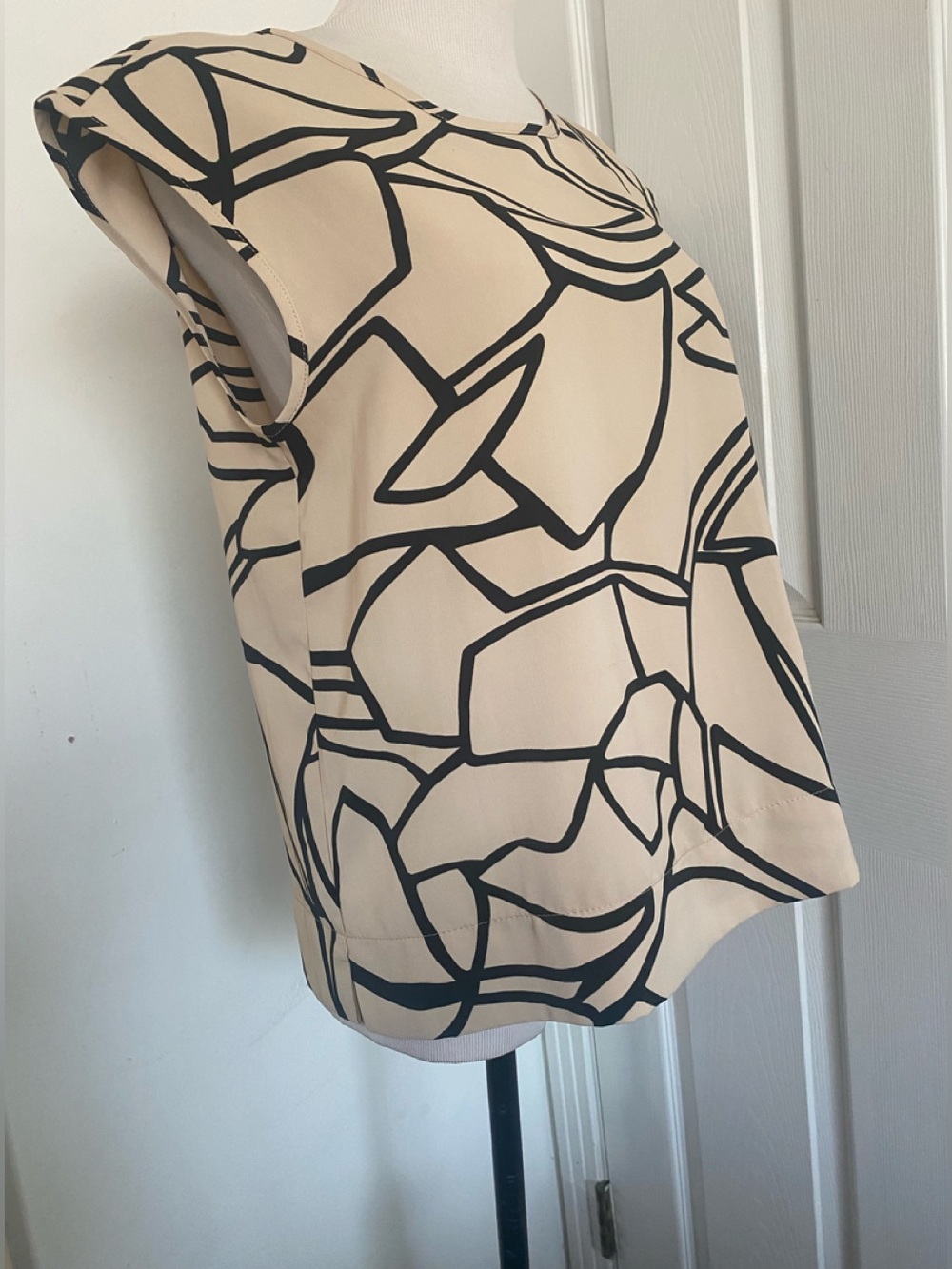 Joseph Ribkoff Abstract Sleeveless Top - Picture 3 of 12